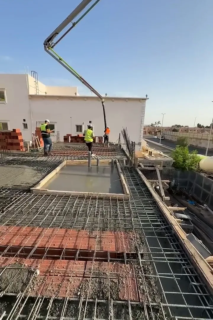 صب سقف خرساني في الموقع